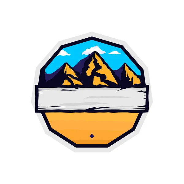 Modèle blanc de badge vintage vectoriel avec des montagnes et un endroit pour le texte . — Image vectorielle