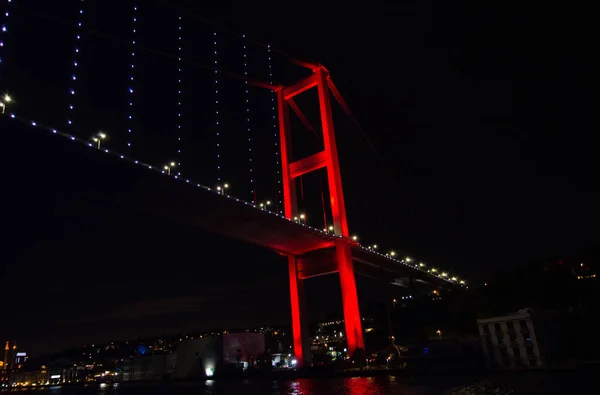 Noční pohled z visutého mostu, Turecko, Istanbul — Stock fotografie