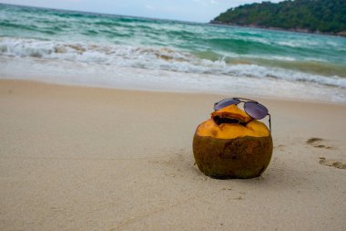 Sandy Beach ile Hindistan cevizi döşeme Googles