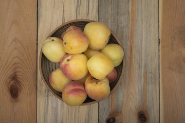 Mutfak masası manzaralı kayısı..