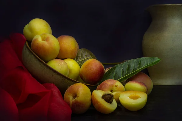 Albicocca Fresca Bown Sul Tavolo Della Cucina Primo Piano Alimentazione — Foto Stock