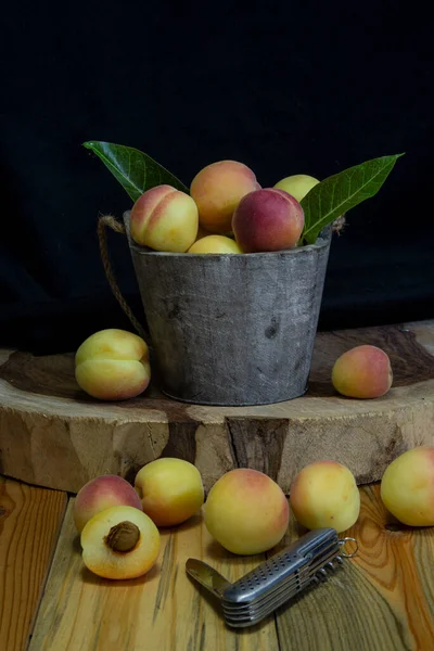 Farm Fresh Apricots Wooden Basket Closeup Kitchen — Stock Photo, Image