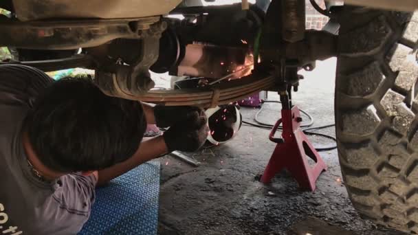 Video Clips Movimientos Lentos Del Técnico Están Reparando Tren Aterrizaje — Vídeo de stock