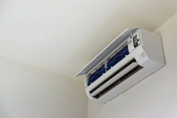 Acondicionador de aire montado en pared — Foto de Stock