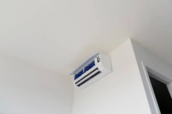 Acondicionador de aire montado en pared — Foto de Stock