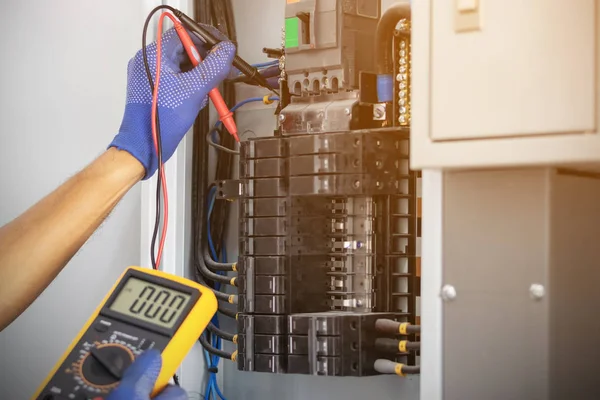 Electrician in the building — Stock Photo, Image