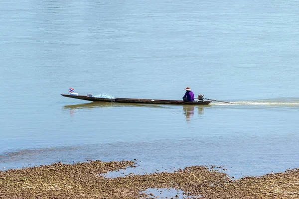 Balıkçıların uzun kuyruk teknesi — Stok fotoğraf