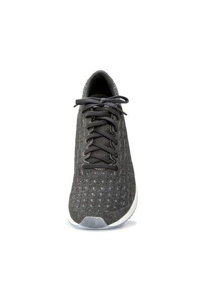 Fashion running sneaker chaussure isolée — Photo