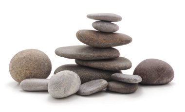 Beyaz arkaplanda izole edilmiş bir taştan pullar.