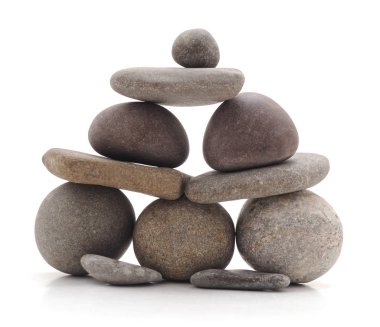 Beyaz arkaplanda izole edilmiş bir taştan pullar.