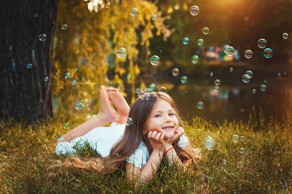 Summer Children Fun Bubbles Girl — стоковое фото