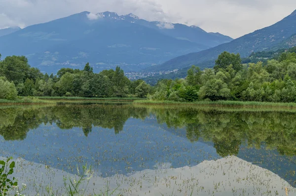 Dağ Panorama bir yaz gününde