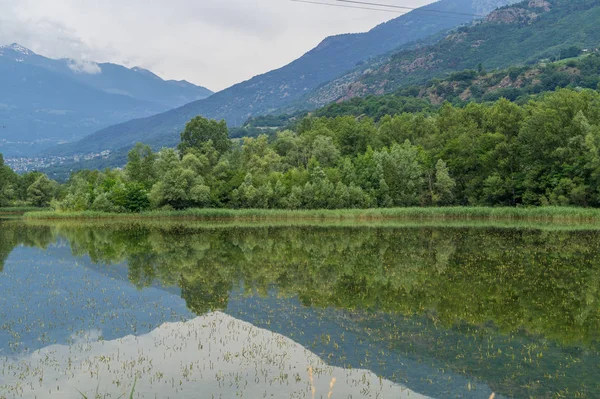 Dağ Panorama bir yaz gününde