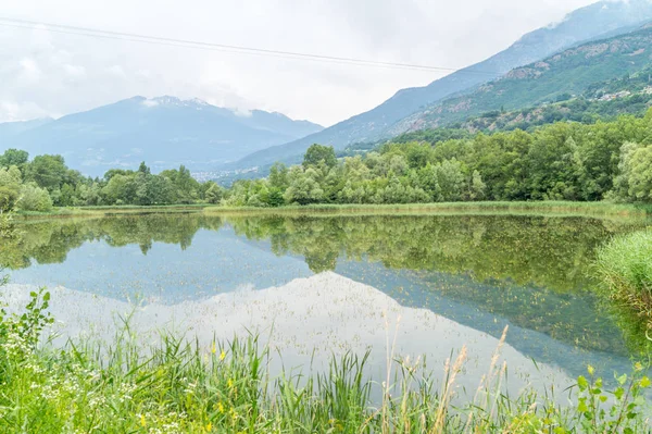 Dağ Panorama bir yaz gününde