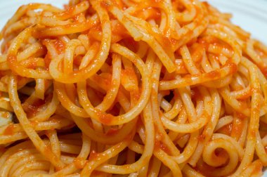 İtalyan Makarna, spagetti bir tavada