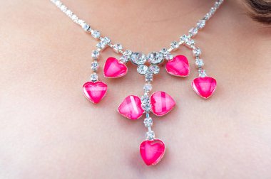 Kolye boyun kadınlar için