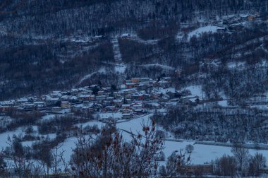 kar ile kışın dağ panorama