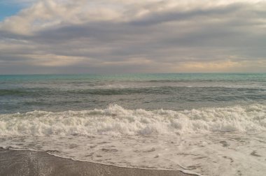 Kışın donmuş gün sahilde günbatımı