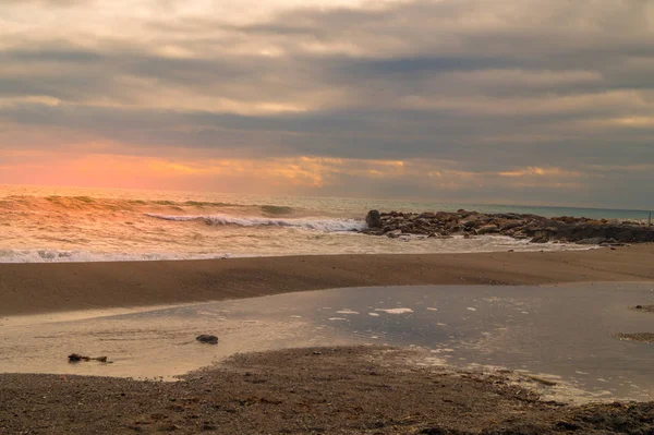 Zonsondergang Het Strand Bevroren Dag Van Winter — Stockfoto