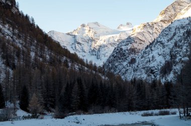 Karda dağ manzarası