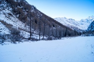 Karda dağ manzarası