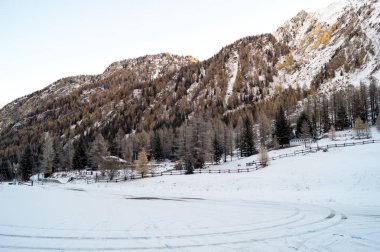 Karda dağ manzarası