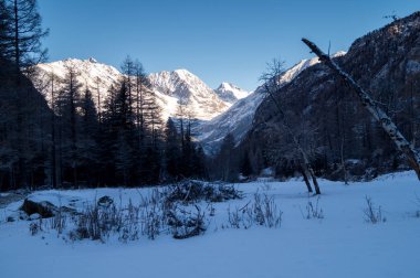 Karda dağ manzarası