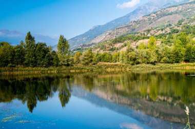 Göl Dağ yansıması ile