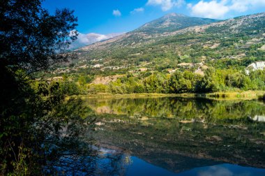 Göl Dağ yansıması ile