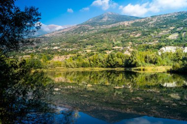 Göl Dağ yansıması ile