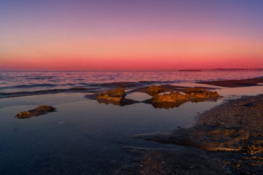 Sahilde gün batımı