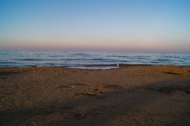 Sahilde gün batımı