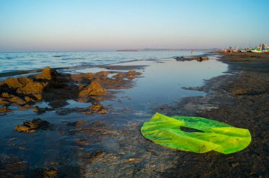 Sahilde gün batımı