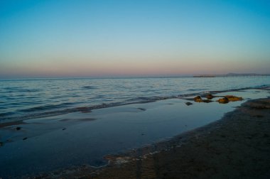 Sahilde gün batımı