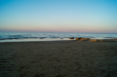 Sahilde gün batımı