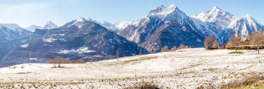 Dağ kar biraz bahar Panoraması