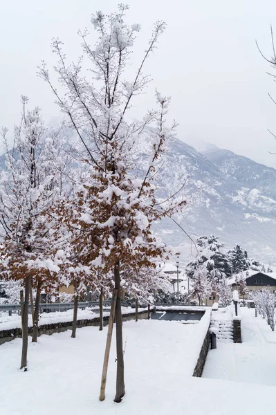 冬には雪で山パノラマ — ストック写真