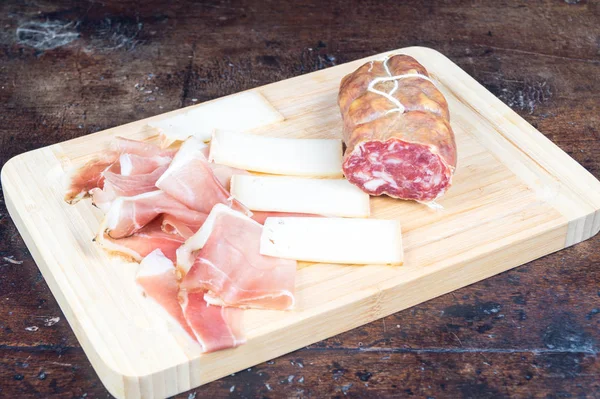 Chopping Board Italian Salami — Stock Photo, Image