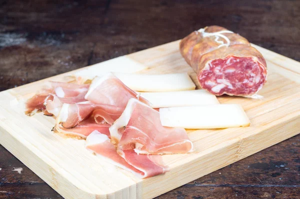 Chopping Board Italian Salami — Stock Photo, Image