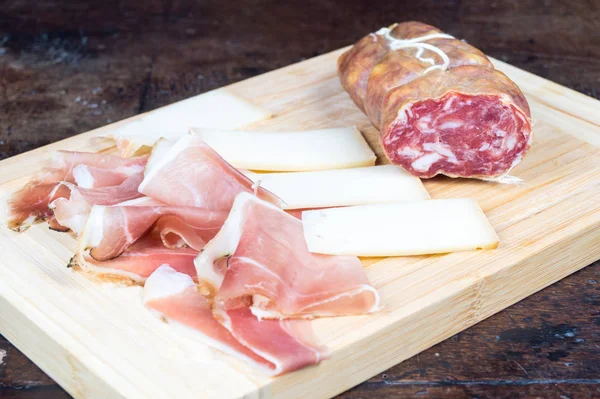 Chopping Board Italian Salami — Stock Photo, Image