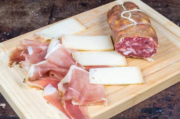 Chopping Board Italian Salami — Stock Photo, Image