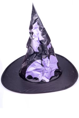 Beyaz arka plan üzerinde Halloween cadı şapka