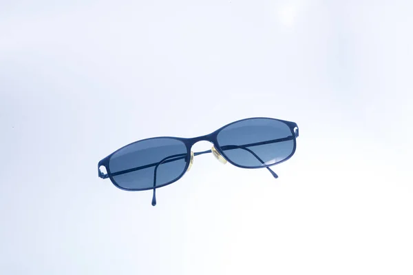 Schwarze Sonnenbrille Auf Grauem Hintergrund — Stockfoto