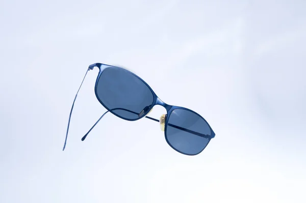 Schwarze Sonnenbrille Auf Grauem Hintergrund — Stockfoto