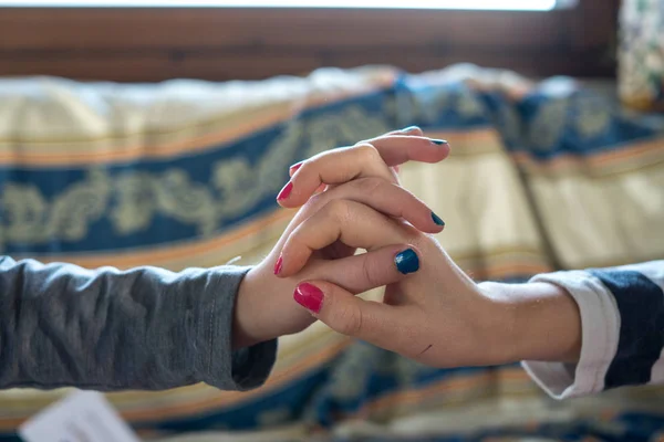 Mains Avec Vernis Ongles Touchent Comme Signe Amour — Photo