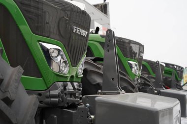 Traktör Fendt 1050 closeup modern tarım ulaşım, modern traktör portre