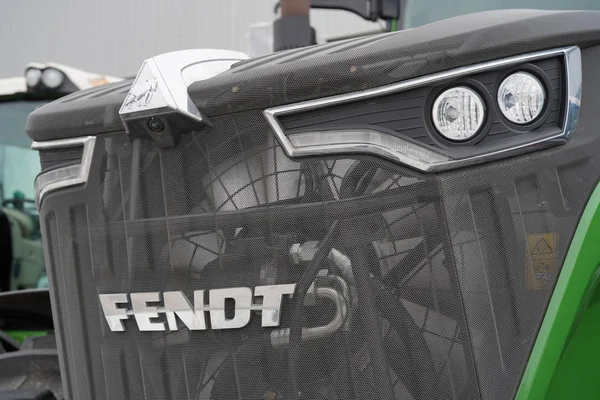 Τρακτέρ Fendt 1050 closeup μια σύγχρονη γεωργική μεταφορών, closeup σύγχρονο τρακτέρ — Φωτογραφία Αρχείου