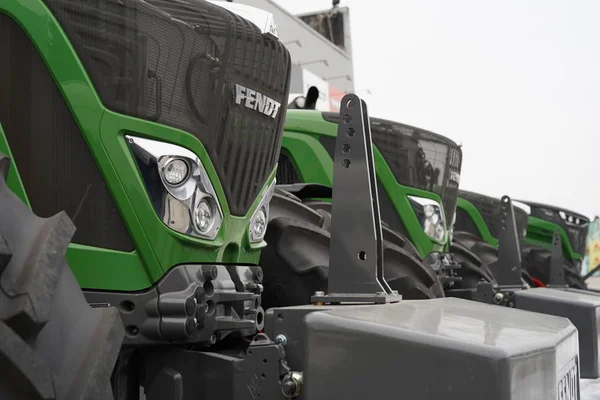 Tractor Fendt 1050 closeup a modern agricultural transport, modern tractor closeup — Stock Photo, Image