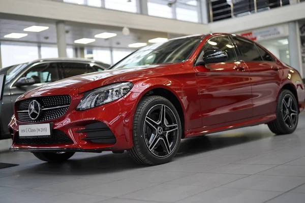 Mercedes C-lass W205 de couleur rouge 2019 — Photo