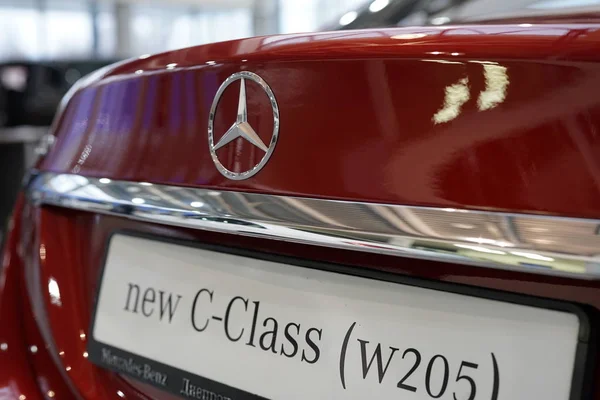 Mercedes C-lass W205 de couleur rouge 2019 — Photo